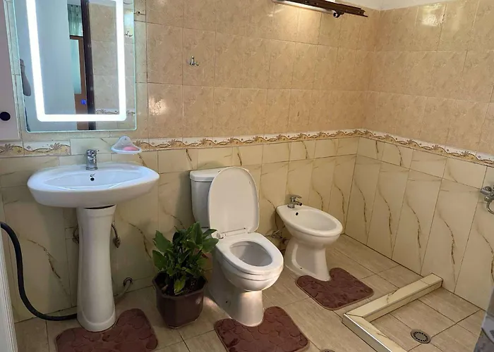 Guest House Tirana 別荘 ティラナ